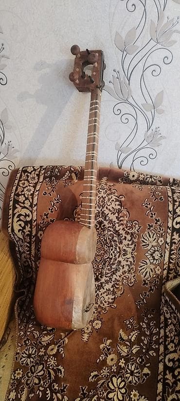 ox və kaman: Tar: Əl işı ilə hazırlanmış Azərbaycan tarı. Xüsusiyyətlər: - Korpus — 4