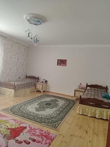 Həyət evləri və villalar: Ev gulustan qesebesinde 12 nom mektebin yaninda. Ev temirli tam — 5