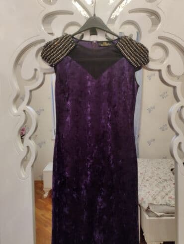 tikdirmek ucun don modeli: Bənövşəyi rəngli, dizaltı uzunluqda şıq paltar. - Material: məxmər — 1