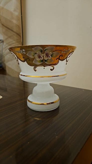 Zərif dekorativ şirniyyat/qənnadı qabı - Material: süd rəngli şüşə