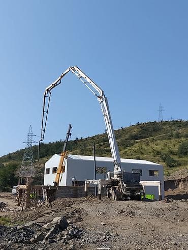 Прицепы: Mersedesin üstündə beton vuran avto pompa 37 metrə 4 strela qoşa nasos — 1