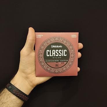 akustik gitara: Klassik neylon simlər Daddario EJ27N Komplektdə 6 sim var (3 neylon — 1