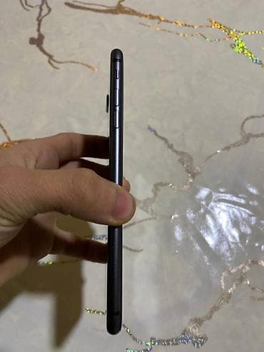 samsung edge 8: IPhone 8 Plus, 128 GB, Qara, Barmaq izi, Simsiz şarj, Face ID — 6