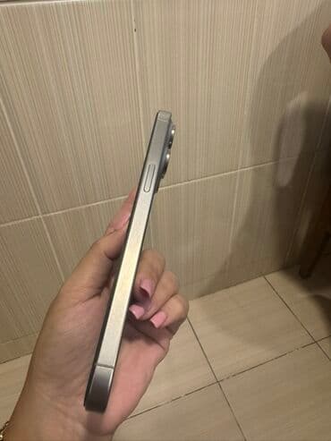 plata iphone: IPhone 15 Pro Max, 256 GB, Natural Titanium, Barmaq izi, Simsiz şarj, Face ID — 4