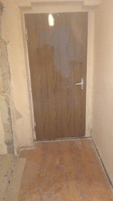 Фурнитура и комплектующие: Metall giriş qapısı
Cox qalin keyfiyetli demirden yigilmis qapidir — 1