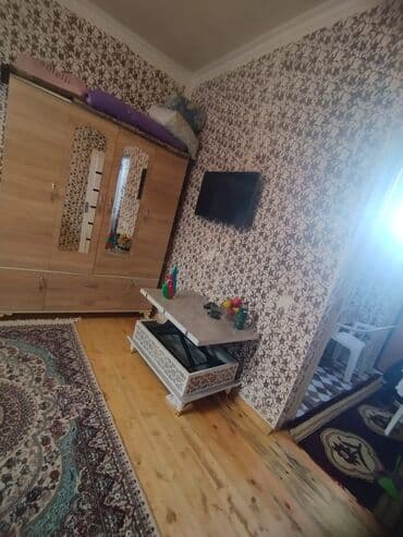 1 otaqlı həyət evi Plan: - 1 geniş otaq: pəncərə ilə işıqlı otaq. -