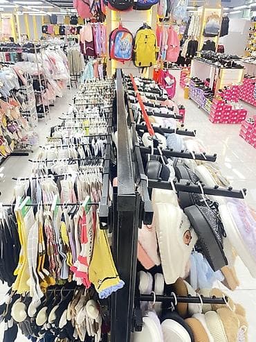 Məhsul: Vitrinlər hamısı satılır təzə kimidi 6 ədədi Uşaq geyim və