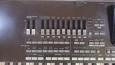 Sintezator, Korg — 9