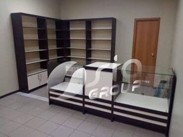 Mebel vitrinlərin yığılması — 2