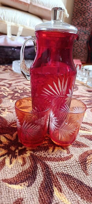 dibcek qablari: Rəng - Qırmızı, Şüşə, 1 l — 1
