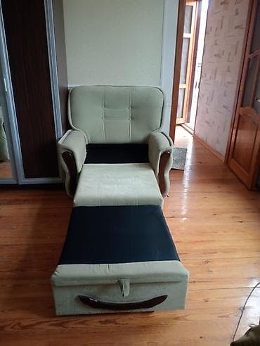 Di̇van-kravat, Divan, Bazalı, Açılan