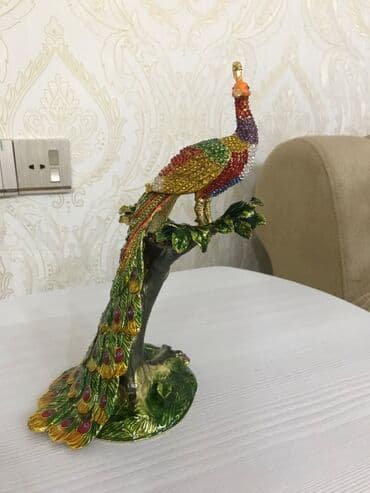 1dollar nece manatdir: Dubaydan alinib suvenirler.Tovuzqusu 110 azn Kitay qiz 70 azn — 2