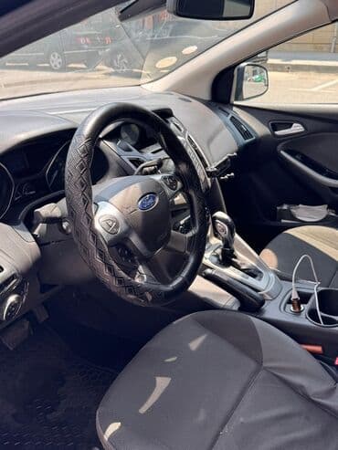 спидометр: Ford Focus sedan – qara rəng, AZ nömrə nişanı. - Kuzov: sedan, qara — 9