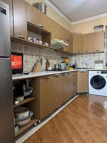 Mətbəx 200azn satılır. Ölçü 3,45×1,30 üzərində moyka verilir. Ünvan