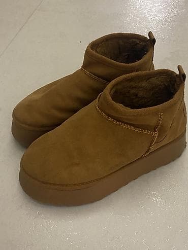 ugg bakü: Qadın üçün qısa boğazlı, içi isti tüklü qış botu. Model yumşaq zamşa — 1