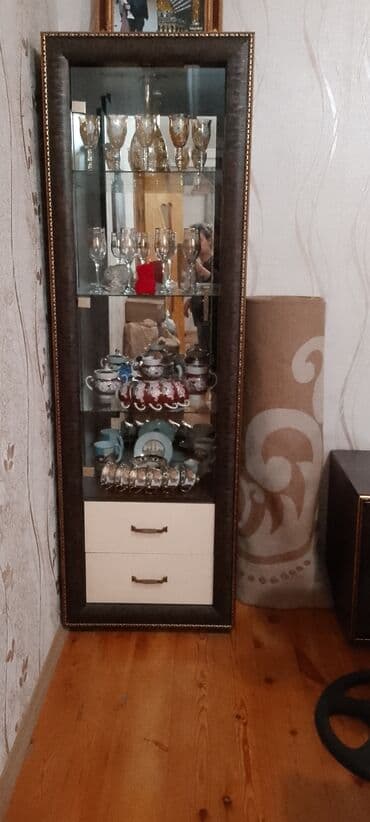 TV altlığı, Kredit yoxdur