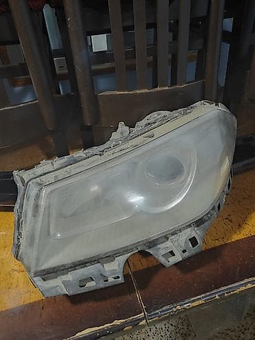 muravey zapchast: Renault megane sol ön fara bağlanan yerləri qırılıb üst tərəfdə şüşədə — 1
