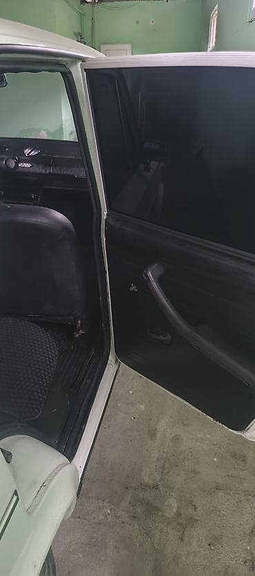 cuce ve xoruz temsil: Salam maşın 1996 çi il buraxilisdi maşında yüngül malyar işi var başqa — 3