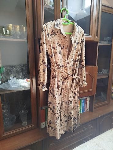 gundelik don: Qadın paltarı – çiçək naxışlı, uzunqol, boğazda yaxalıqlı, düyməli — 1