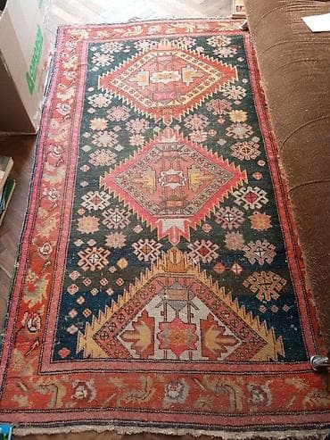 Qədim üslubda Azərbaycan xalçası - Naxış: mərkəzdə üç iri