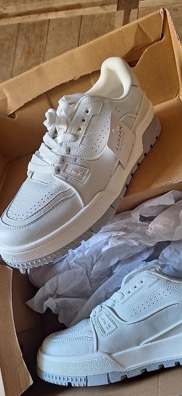 krasovka kişi: Lufian kişi idman ayaqqabısı Misirdə istehsal olunub. - Rəng: tam ağ — 2