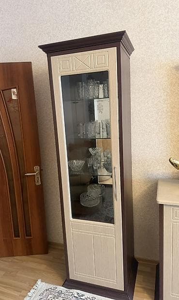 xonca qapilar: Komod — 2