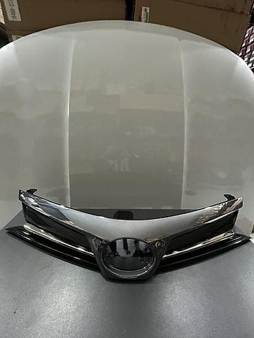 Toyota Fielder ön radiator barmaqlığı (emblem yeri olan), qara-piano