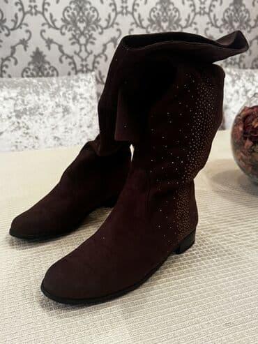 Qadın çəkmələri – tünd şabalıdı (bordo) rəng - Material: süet