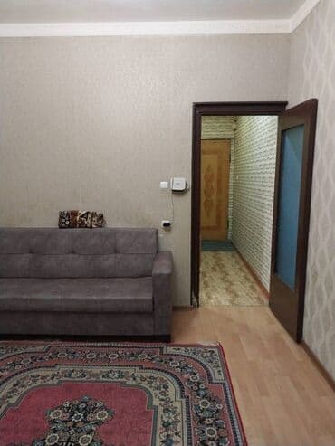 xocasəndə evlər: Nizami rayonu,Xalqlar metrosu,Siyaqut restoranına yaxın,9 — 9