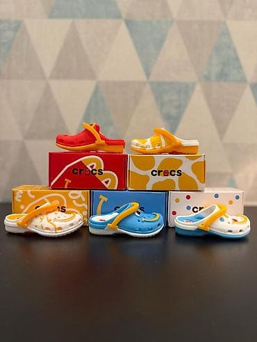 Məhsul: Mini “Crocs” kolleksiya fiqurları və stikerlər dəsti Qutu — 1