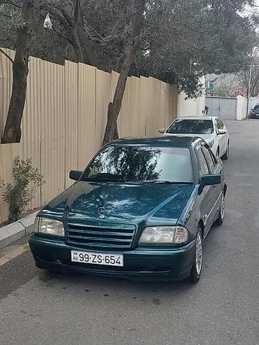 Mercedes-Benz C-Class: 1.8 l | 1997 il Sedan — 7