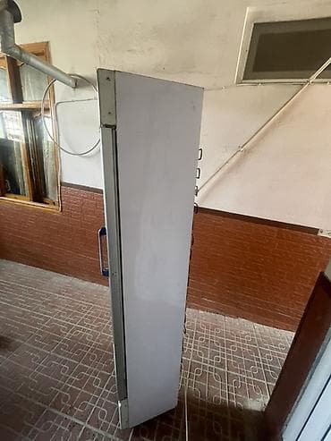 Vitrin-tip soyuducu şkaf - Şüşə qapılı, dar və hündür konstruksiya – — 3