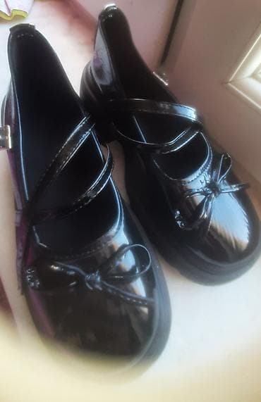 Qızlar üçün laklı Mary Jane üslubunda ayaqqabı - Rəng: qara, parlaq