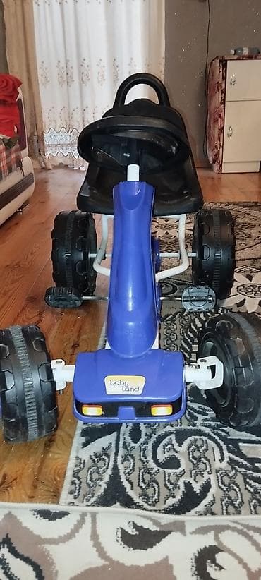 oyuncaq dəmir maşınlar: Uşaq pedal maşını – Baby Land markası - Rəng: mavi/ağ şassi, qara — 1