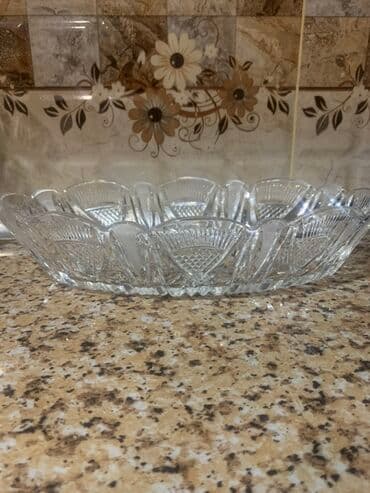 meyvə qablari: Хрустальная лодочка Şəffaf billurdan hazırlanmış bu oval qab, meyvə — 1