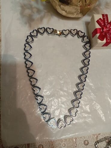 zumrud qaşlı uzuklər: Ürünün təsviri: - Qəlb formalı elementlərdən ibarət zəncir boyunbağı - — 1