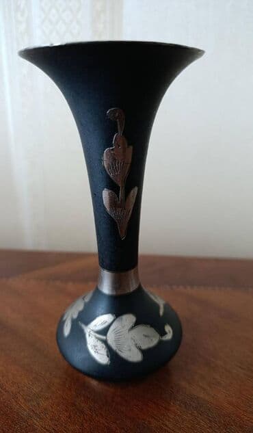 guldanda gul: Bir vaza, Mis — 2