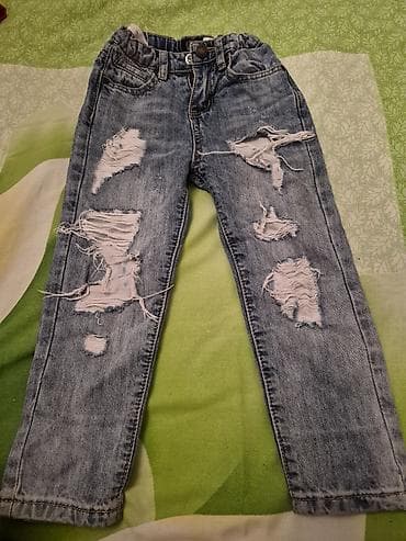 Комплекты одежды: Uşaq geyimləri dəsti 1) Qalın kapüşonlu jilet: - Boz rəng, xırda — 2