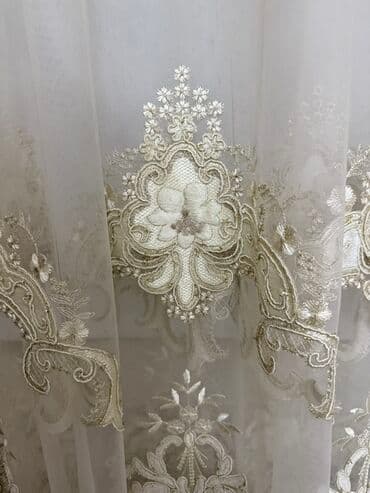 tül perdeler: Klassik naxışlı tull pərdə 6 metr
Yeni alınıb,üzəri işləməli👍🏻 — 2