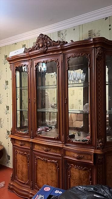 vitrin dolab: Klassik üslubda böyük bufet-vitrin - Material: ağac karkas, üzərində — 1