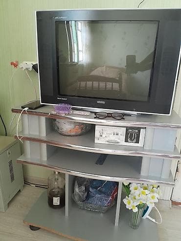 kitab refi: Orvica CRT televizor + təkərli TV stendi Məhsul təsviri: - Televizor — 2