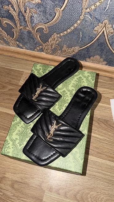 Basanoşka və səndəllər: Qadın üçün şık slayd sandal - Rəng: qara - Üst hissə: yumşaq — 1