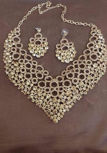 Zinət dəsti və aksesuarlar 1) Kristal daşlı boyunbağı və sırğa dəsti