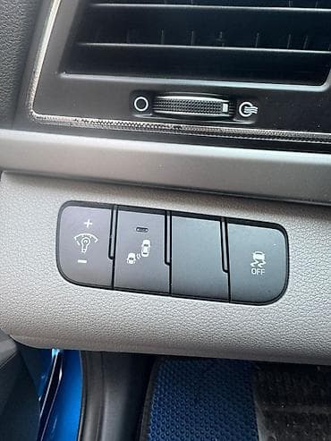 hunday i20: Hyundai Elantra – mavi sedanın zərif dizaynı və praktiki — 5