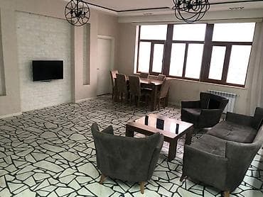 ev menzil: Geniş və işıqlı studiya tipli mənzil. Böyük pəncərələrə malik salonla — 6