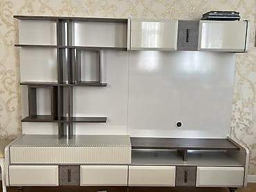 TV altlığı: TV Stand 
Şpon və mdf-dir
İdeal vəziyyətdədir
bütün rəflər işləkdir — 3