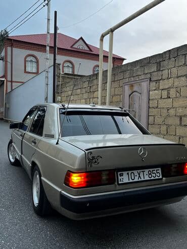 turbo az c class: Mercedes-Benz 190: 2 l | 1991 il Sedan — 15
