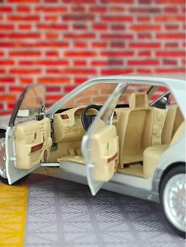 Kitablar və jurnallar: Metaldan yığılmış kolleksiya modeli – klassik sedan (1:18 miqyaslı) — 7