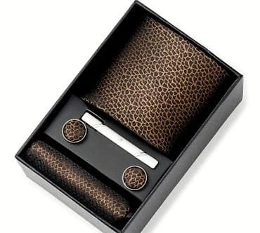 Kişilər üçün dəst – qalstuk, cib dəsmalı, manjet düymələri və qalstuk