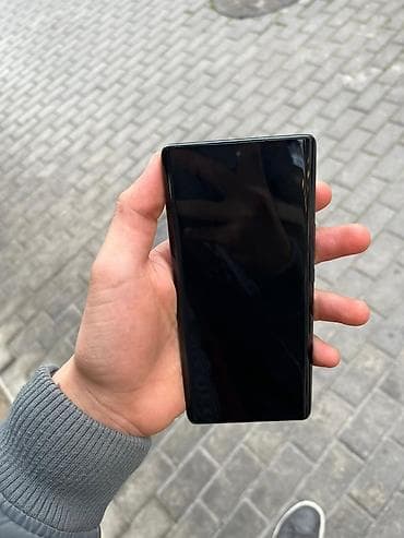 iphone 8 plus satilir: Smartfon – tam ekranlı, nazik çərçivəli, yaşıl-qara tonlu korpus — 1